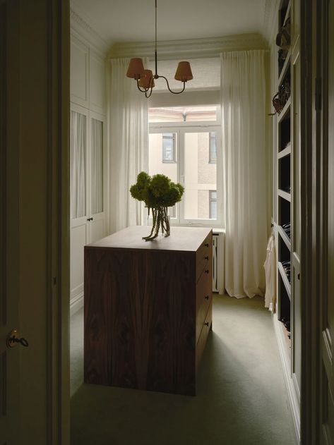 Matilda Djerf House, Matilda Djerf Apartment, Matilda Djerf Home, Stockholm Apartment, Josef Frank, Matilda Djerf, Swedish Design, Kitchen Cabinetry, Scandi Style