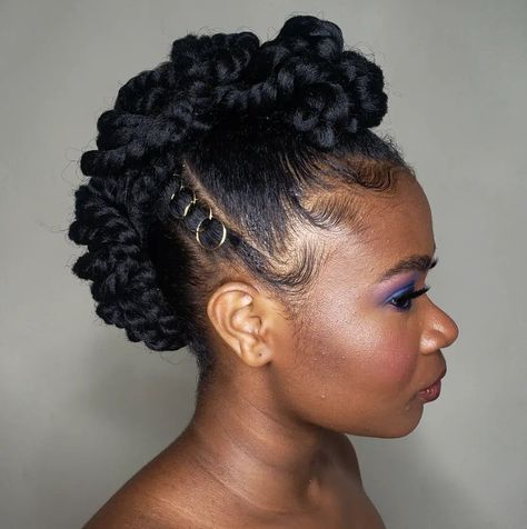 Prom Hairstyles 2023, Trendy Prom Hair, Matric Dance Hairstyles, Curly Ponytail Hairstyles, Hairstyles For 4c Hair, Prom Hair Ideas, Black Pinup, Curly Hair Ponytail, Black Hair Updo Hairstyles