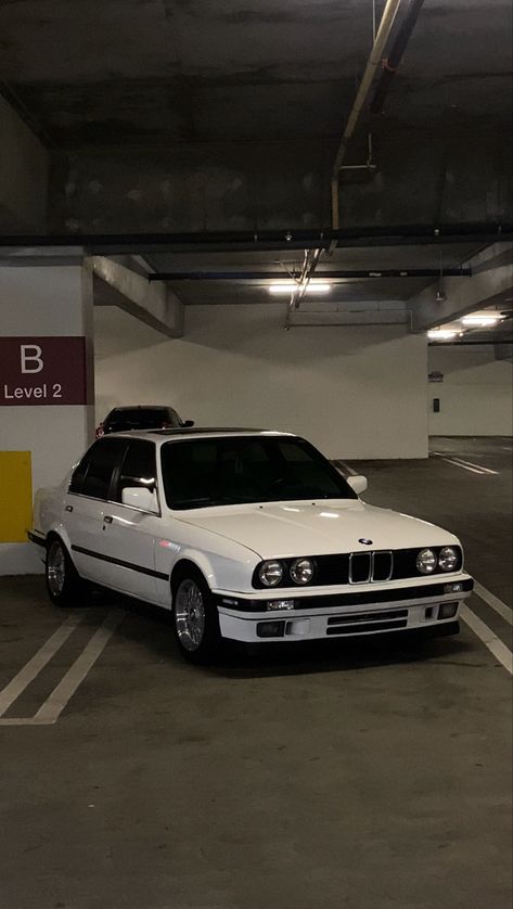 E30 Wallpaper, Filmmaking Inspiration, Serie Bmw, Bmw E30 M3, Bmw Wallpapers, Bmw Love, Bmw E39, Rims For Cars, Bmw Series