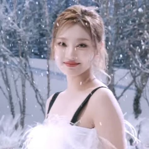 aespa ningning icon Ningning Christmas Icon, Kpop Christmas Icons Aesthetic, Ningning Christmas, Aespa Christmas, Kpop Christmas, Aespa Ningning Icon, Cold Christmas, Ningning Icons, Christmas Icons