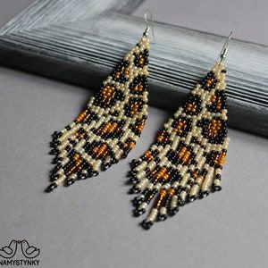 Fringed Earrings, Fringe Chandelier, Animal Print Earrings, Earrings Patterns, Beadwork Designs, Beaded Earrings Patterns, Beads Earrings, Bead Loom Patterns, Native American Beading