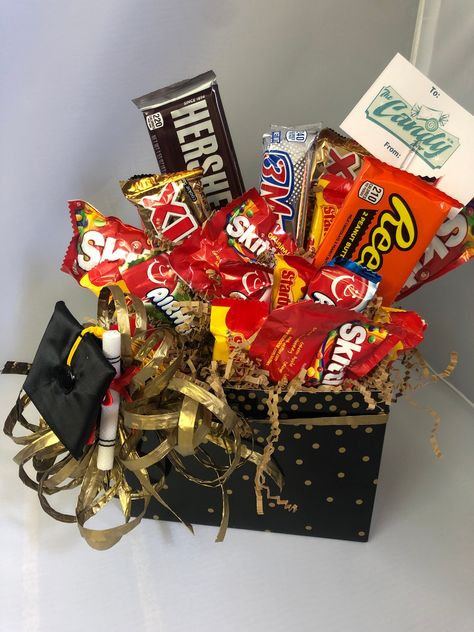 Graduation Gift Basket, Graduation Box, Miniature Candy, York Peppermint Patty, Candy Arrangements, Candy Bouquet Diy, Graduation Bouquet, Valentine Baskets, Black Graduation