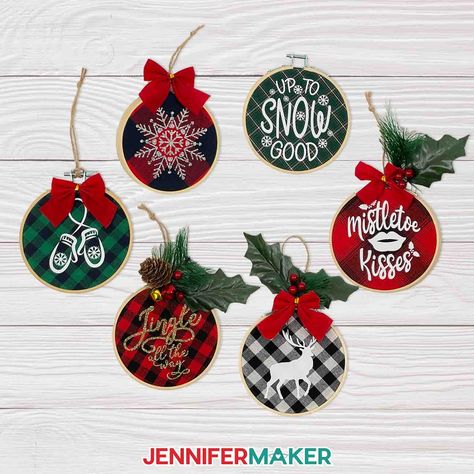 Cricut Christmas Ornaments, Vinyl Ornaments, Floating Ornaments, Trending Diy, Jennifer Maker, Cricut Christmas, Glitter Ornaments, Infusible Ink, Ornament Tutorial