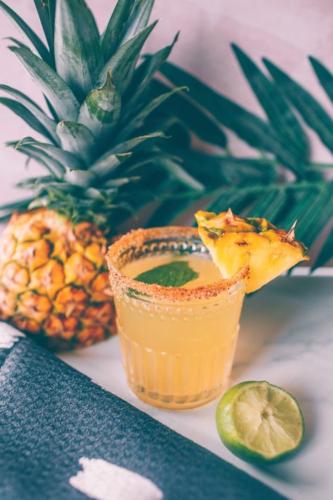 The perfect refreshing Pineapple Coconut Margarita for summer! #cocktail #recipe  read more here: https://whimsysoul.com/refreshing-pineapple-coconut-margarita/ Pineapple Coconut Margarita, Coconut Room, Coconut Margarita, Chili Salt, Pineapple Margarita, Perfect Margarita, Diy Drinks, Pineapple Slices, Rooms Ideas