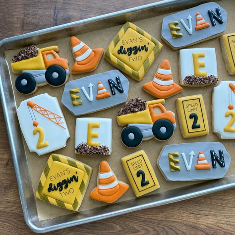 Emily Perkins (@thecookiedesigner) • Instagram photos and videos Truck Cookies Decorated, Emily Perkins, Truck Cookies, Construction Cookies, Construction Birthday Parties, Construction Birthday, Cookies Decorated, Dump Trucks, Icing Cookies