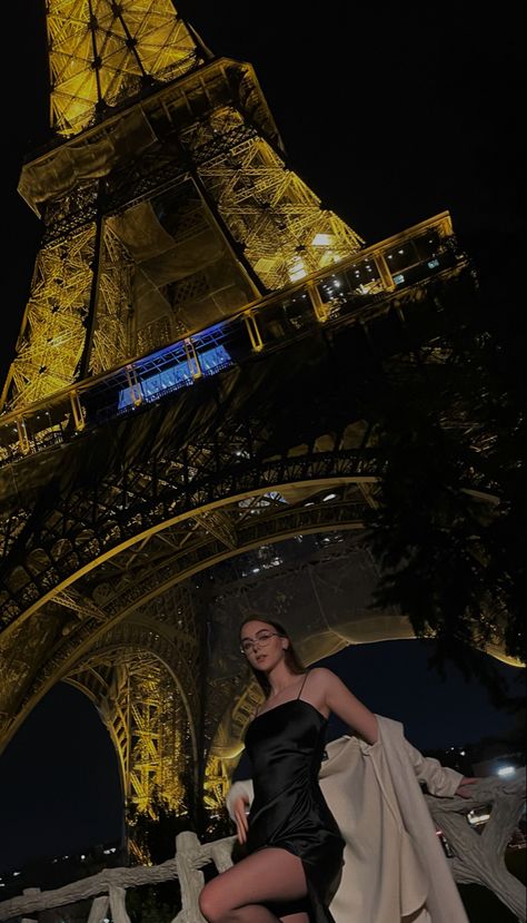 Night In Paris Theme Party Outfit, Paris Evening Outfit, Midnight In Paris Aesthetic, Paris Theme Party, Paris Look, Dress Party Night, Glam Outfit, Dress Idea, Night Style