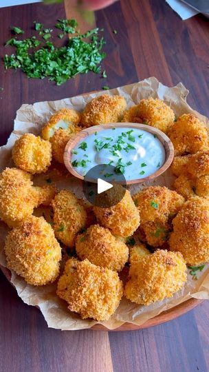 327K views · 17K reactions | This ‘Meaty’ Cauliflower is incredibly filling and delicious to say the least. My aunt used to make a version of this but hers was fried. They both taste out of this world. Hope you try it!

Full recipe is on my site: HungryHappens.Net 

Καλή Όρεξη 💙🇬🇷💙 | Stella Drivas 🇬🇷🇺🇸 | hungry.happens · Original audio Easy Asian Noodle Recipes, Hungry Happens, Smoothie Drink Recipes, Vegetable Dish, Baked Cauliflower, Dinner Recipes Easy Quick, Keto Cooking, Free Keto Recipes, Healthy Dinner Recipes Chicken