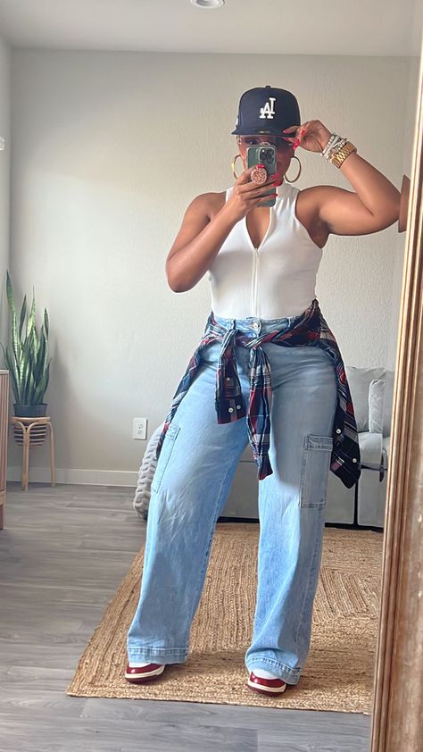 Outfit With Sneakers Black Women, Ball Game Outfits For Women, Wide Leg Jeans Outfit Black Women, Platform Sneakers Outfit Fall, Baddie Concert Outfits Plus Size, Outfit With Hats For Women, Casual Spring Outfits Black Women, Casual Weekend Outfit, Chill Outfits