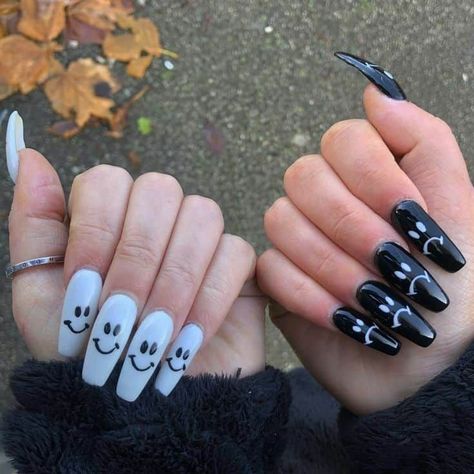 Check out these edgy nails and goth nails, grunge nails, and black nails #blacknails #gothnails #grungenails Halloween Acrylic Nails, Anime Nails, Edgy Nails, Grunge Nails, Simple Acrylic Nails, Fall Acrylic Nails, Acrylic Nails Coffin Short, Summer Acrylic Nails, Short Acrylic Nails Designs