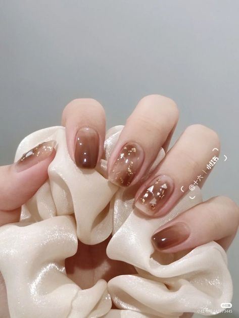 Nail Art Coklat, Nail Designs Brown, Acrylic Nails Brown, Nail Art Brown, Acrylic Nails Ombre, Acrylic Nails Pretty, Ombre Gel Nails, Brown Nail Art, Emerald Nails