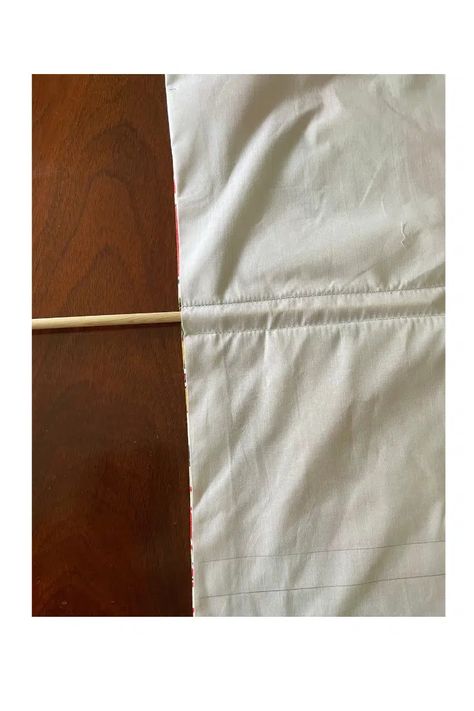 DIY Cordless Roman Shades - erinevolving.com Diy Roman Shades With Dowels, Diy Roman Shades Cordless, How To Make Roman Blinds, Diy Cordless Roman Shades, Roman Shades And Curtains Together, Homemade Roman Blinds, Rv Shades, Roman Blinds Diy, Diy Window Shades