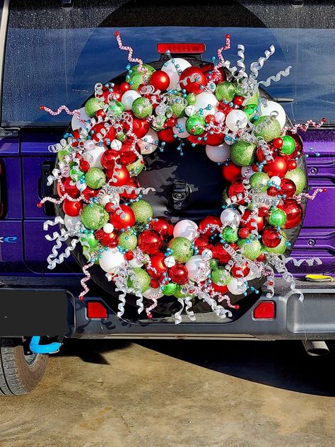 Jeeps Decorated For Christmas, Jeep Wrangler Christmas Wreath, Grinch Jeep Decorations, Jeep Spare Tire Christmas Wreath, Jeep Wrangler Christmas Decorations, Jeep Decorated For Christmas, Christmas Decor For Jeep, Decorating Jeep For Christmas, Decorate Jeep For Christmas