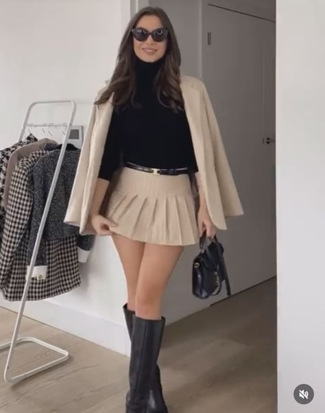 Posh Outfits Classy, Beige Skirt Outfit, Skirt Outfits With Boots, Outfits Timeless, Winter Outfits 2024, Cute Mini Skirt Outfits, Preppy Chic Outfits, Old Money Winter, Outfit Elegantes