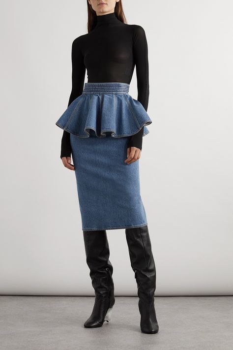 Alaïa's sculptural silhouettes are mirrored through its accessories - in fact, they often make an outfit. Cut from denim, this belt is gathered to resemble a voluminous skater skirt and traced with contrast topstitching along the waist. Keep your top half slim to balance proportions. Recycled Denim Fashion, Denim Corset Belt, Flared Denim Skirt, Denim Projects, Denim Belt, Mode Jeans, Denim Trends, Recycled Denim, Refashion Clothes