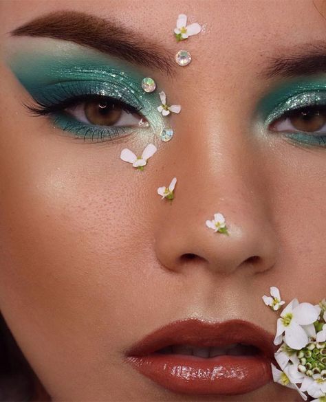 crystal eye make up, crystal eye embellishment, makeup trends 2022, runway makeup trends 2022, spring 2022 makeup trends, runway makeup artist, beauty trends 2022, spring makeup looks 2022, makeup trends 2022 spring, eyeshadow makeup trends 2022 Glowy Highlighters, Makeup Looks 2022, Makeup Trends 2022, 2022 Makeup Trends, Spring Eyeshadow, Spring Makeup Looks, Makeup Runway, Spring Makeup Trends, 2022 Makeup