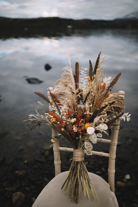 Bride Bouquets Dried Flowers, Dried And Live Flower Bouquet, Whisky Barrel Flowers, Autumnal Dried Wedding Flowers, Autumnal Dried Flower Bouquet, Dry Bouquet Wedding, Dry Flowers Wedding Bouquet, Wedding Bouquet Photography, Autumn Wedding Uk