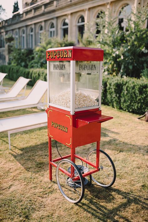 Retro Popcorn Machine, Outdoor Popcorn Machine, Popcorn Cart Wedding, Popcorn Machine Aesthetic, Popcorn Machine Wedding, Wedding Popcorn Machine, Vintage Popcorn Machine, Retro Popcorn, Popcorn Machines