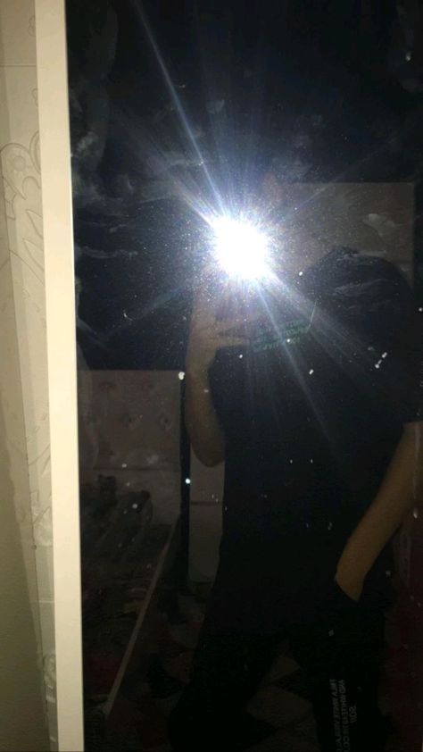 Aesthetic Blurry Mirror Selfie, Boy Blurred Pic, Cool Boy Image, Photos For Profile Picture, Best Profile Pictures, Face Aesthetic, Profile Pictures Instagram, Shadow Photos, Story Ideas Pictures