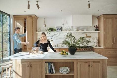 Sarah-Louise & Christopher's timeless oak kitchen – Neptune White Wash Oak Floor, Neptune Kitchen, White Oak Kitchen, Basement Reno, Oak Kitchen, Kitchen Inspiration Design, Kitchen Projects, Kitchen Inspo, Counter Tops