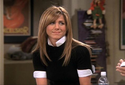 Rachel Green // Black and White Top Jennifer Aniston Friends, Rachel Green Hair, Rachel Haircut, Rachel Hair, Rachel Green Friends, Jennifer Aniston Hair, Jenifer Aniston, How To Style Bangs, Rachel Green