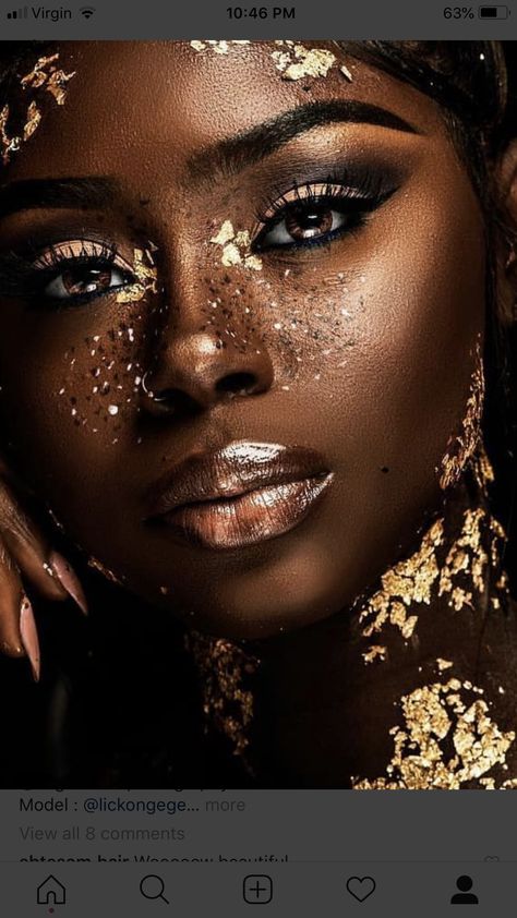 Photographie Portrait Inspiration, Women Poster, Makijaż Smokey Eye, African Beauty, Black Women Art, African Women, Black Is Beautiful, Maquillaje De Ojos, Gold Glitter