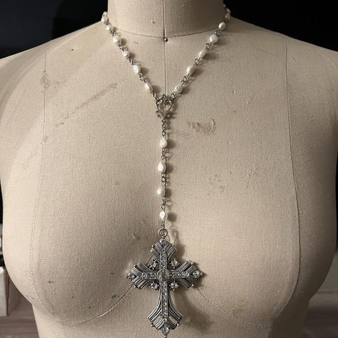 Over size Renaissance cross rosary of freshwater... - Depop Rosary Aesthetic, Rosary Inspired Necklace, Cross Rosary, Pearl Rosary, Making Necklaces, Big Pearl, Rosary Necklace, Senior Prom, Rosary Chain