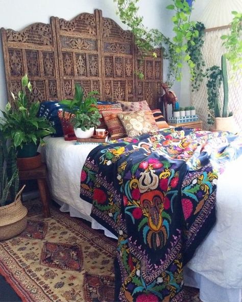 Dekorasi Maroko, Rustic Ideas, Bohemian Bedroom Decor, Ideas Vintage, Bohol, Bohemian Bedroom, Vintage Room, Design Del Prodotto, Pop Design