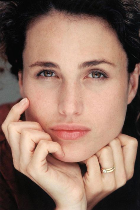 Id Picture, Andie Macdowell, Women Cosmetics, Julia Roberts, Salma Hayek, Female Portrait, Style Icon, American Actress, Picture Photo