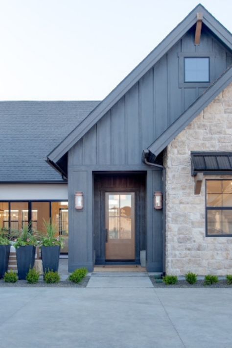 Renovation Facade, Stone Exterior Houses, Gray House, Front Courtyard, Modern Farmhouse Home, Farmhouse Front Porches, Cottage Exterior, Casa Exterior, Farmhouse Front