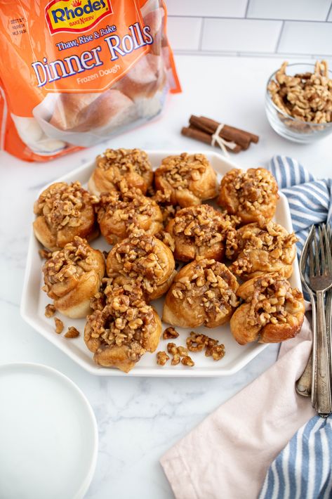 Easy Sticky Buns are sure to become a family favorite breakfast or brunch. Made using Rhodes rolls and a simple caramel pecan sauce, they are simple and so delicious. Caramel Pecan Sauce, Rhodes Bread Dough, Rhodes Recipes, Easy Sticky Buns, Rhodes Bread, Rhodes Rolls, Pecan Sauce, Bananas Foster French Toast, Sticky Buns Recipes