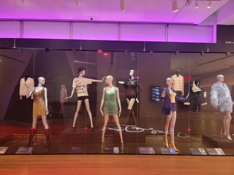 Taylor Swift Museum New York, Taylor Swift Museum, Nyc Taylor Swift, Taylor Swift Christmas, Taylor Swif, New York Museums, Senior Trip, 16th Birthday, Art Museum