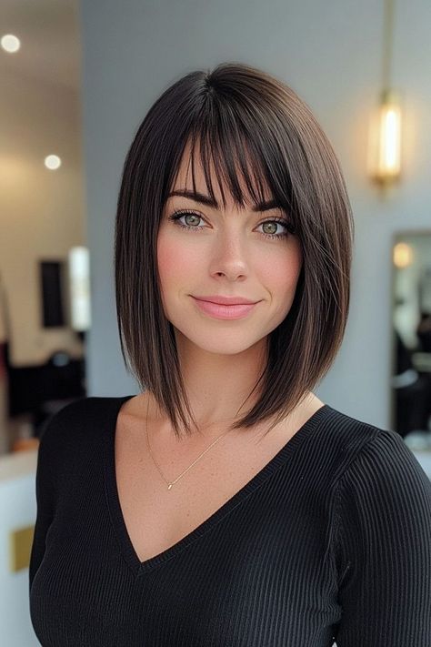 An asymmetrical lob with straight bangs is a chic way to add a bit of edge to your style.This cut gives a subtle, modern twist, perfect if you’re ready for something unique. Dark Lob With Bangs, Reverse Bob With Bangs, Shoulder Length Bobs With Bangs, Medium Hair Styles With Bangs And Layers, Long Bob With Bangs Fine Hair, Bob Hairstyles Straight Hair, Lob Hairstyle With Bangs, Straight Lob With Bangs, Lob With Fringe