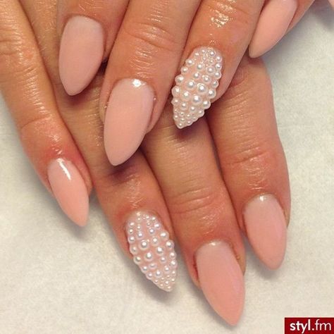 Pearls On Nails, Nail Art With Pearls, Pearl Nail Art, Nail Glam, Pointy Nails, Nails Stiletto, Pearl Nails, White Nail, Hot Nails