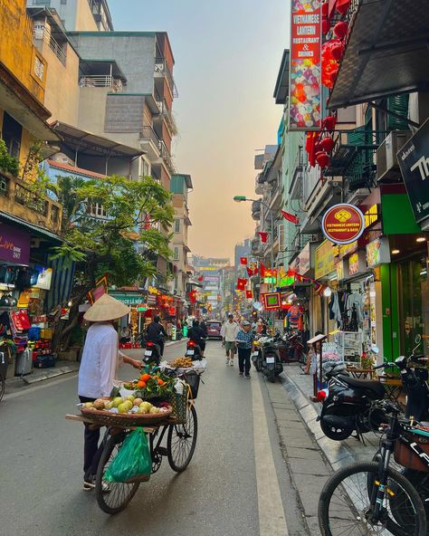 Vietnam Scrapbook, Hanoi Vietnam Aesthetic, Southeast Asia Aesthetic, Hanoi Vietnam Photography, Hanoi Aesthetic, Vietnam Lifestyle, Backpack Asia, Vietnam Aesthetic, Vietnam City