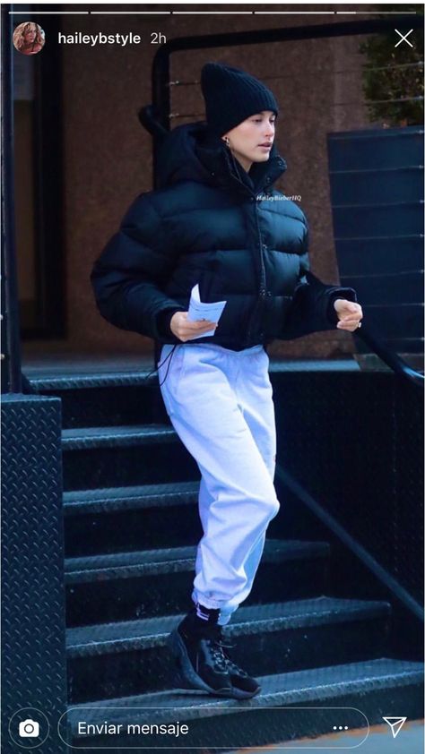 Hailey Beiber Puffer Jacket, Hailey Bieber Style, Soft Classic, Classic Style Women, Hailey Baldwin, Hailey Bieber, Puffer Jacket, Women's Style, Trendy Outfits