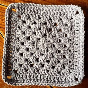 Plain Granny Square, Mashed Potatoes And Gravy, Potatoes And Gravy, Crochet A Granny Square, Granny Square Haken, Squares Crochet, Granny Pattern, Winter Projects, Granny Square Crochet Patterns Free