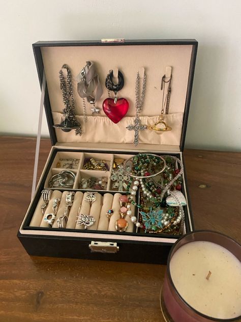 Jewellery Box Aesthetic, Jewelry Box Aesthetic, Box Aesthetic, Jewelry Box Vintage, Aesthetic Jewelry, Dream Gift, Vintage Jewelry Box, Dope Jewelry, Jewelry Lookbook