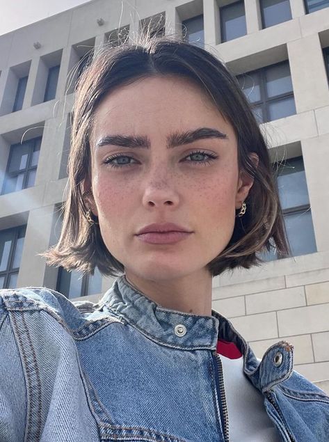 Short Hairstyle Women Short Neck, Short Short Hair Women, Shannon Beveridge Short Hair, Short Haircut Outfit, Short Bob Center Part, Chin Length Bob With Fringe, Big Head Short Hair, Cara Delevingne Short Hair, Haircuts For Very Straight Hair