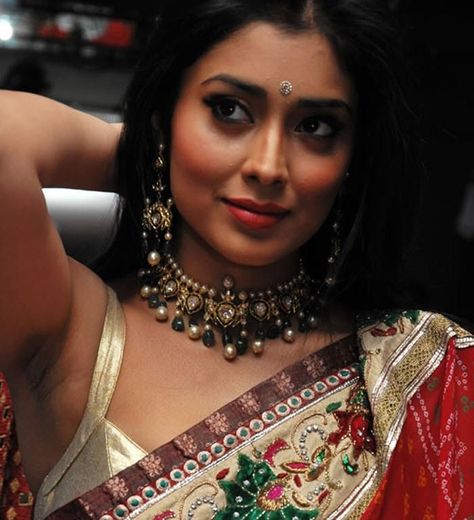 Sriya Saran Sexy Black Armpits Shreya Sharan, Saree Borders, Black Armpits, Actress Images, Indian Bollywood, Hair Pictures, Wedding Vows, Wedding Gallery, Indian Beauty Saree