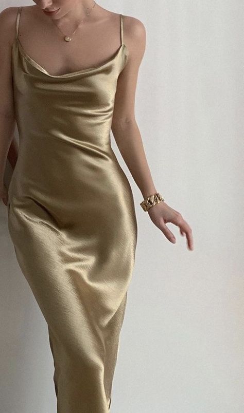 Long Silk Dress Aesthetic, Champagne Dress Aesthetic, Satin Aesthetic Dress, Gold Silk Dress Long, Satin Dresses Aesthetic, Guess Wedding Dresses, Silky Dress Aesthetic, Silk Dresses Aesthetic, Gold Silky Dress