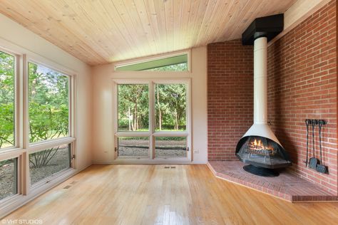 Bauhaus House, Mcm Fireplace, Corner Brick Fireplaces, Mcm Ranch, Brick Paver Driveway, Ranch Renovation, Brick Porch, Fireplace Modern, Ranch Remodel