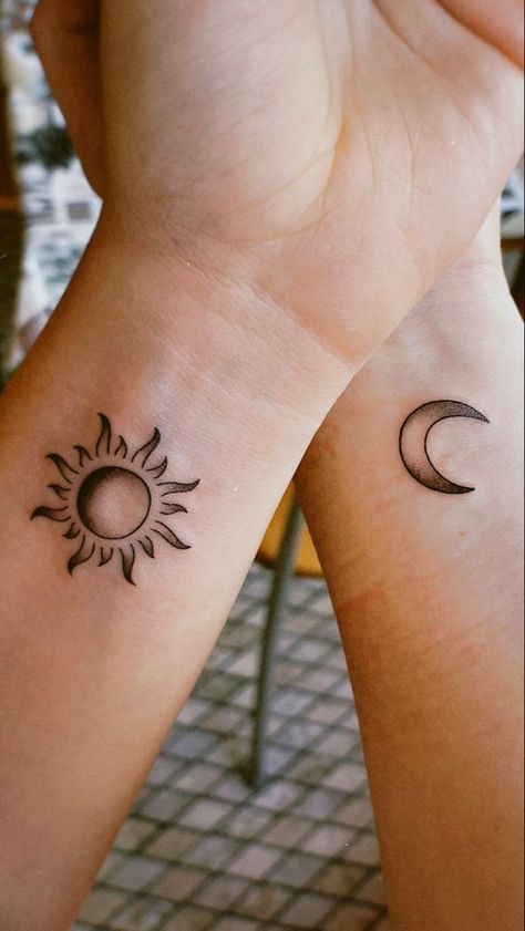 Luna Tattoo, Maching Tattoos, Moon Sun Tattoo, Sun Tattoo Designs, Sun And Moon Tattoo, Couple Tattoos Unique, Moon Tattoos, Pretty Hand Tattoos, Moon Tattoo Designs