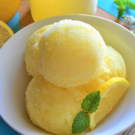 Lemon Gelato, Sorbet Ice Cream, Lemon Ice Cream, Lemon Sorbet, Mint Recipes, Sorbet Recipes, Lemon Desserts, Lemon Recipes, Ice Cream Maker