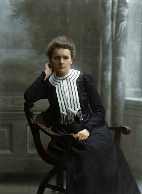 Maria Skłodowska Curie, Colorized History, Peter And Wendy, Marie Curie, Carl Sagan, Alfred Hitchcock, Famous Books, Samara, Black And White Photographs