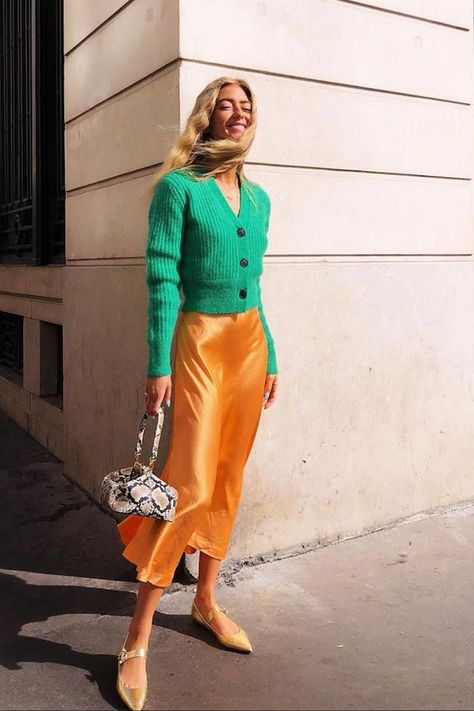 Instagram Jumpers: Emili in Green Cardigan Skirt And Jumper Outfit, Slip Skirt Outfit, Jumper Outfits, Simple Winter Outfits, Rembo Styling, Big Skirts, Jumper Outfit, Jeanne Damas, Easy Winter Outfit