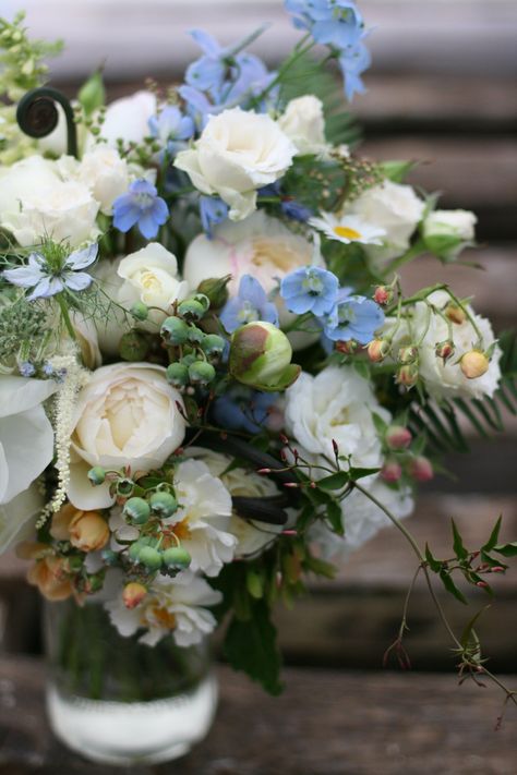 Themed Flower Arrangements, Blueberry Flower, White Arrangement, Bouquet Arrangements, Beautiful Flower Arrangements, Flower Arranging, Wedding Arrangements, Wholesale Flowers, Elegant Flowers