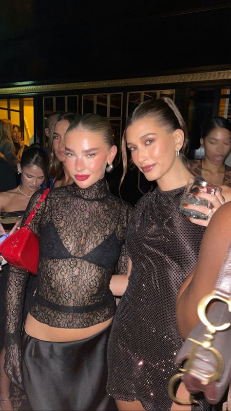 Hailey Bieber Night Out Outfit, Hailey Bieber Outfits Night, Nye Fits, Rave Outfits Winter, Club Outfit Night, Rave Party Outfit, Jess Hunt, Rhode Skin, Hotel In Paris