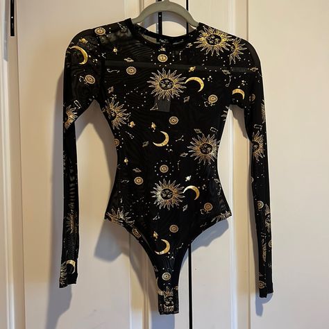 Glass Animals Concert Outfit, Ga Outfits, Astronomy Outfit, Moon Inspired Outfits, Space Themed Outfits, Starry Clothes, Space Oc, Witch Outfits, Moon Outfit