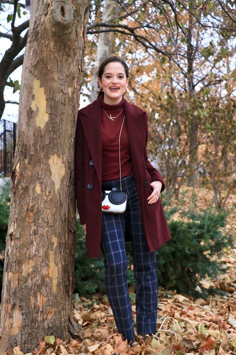 Burgundy Wool Coat Outfit, Burgundy And Navy Outfit Ideas, Maroon Turtleneck Outfit, Burgundy Navy Outfit, Long Burgundy Cardigan Outfit, Burgundy And Navy Outfit, Burgandy Pants Outfits Work, Burgundy Coat Outfit Winter, Burgundy Turtleneck Outfits