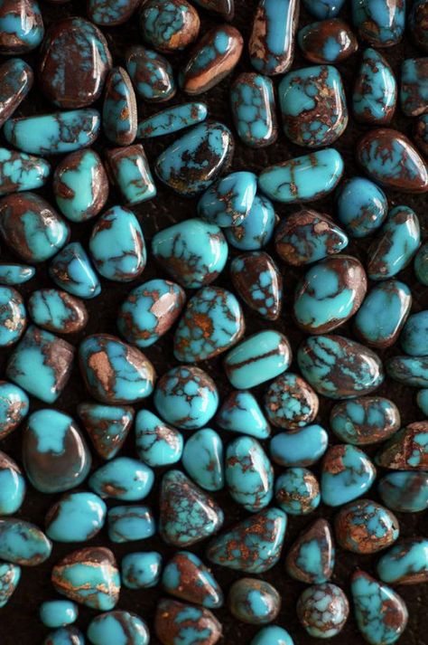 Turquoise Stone Wallpaper, Bisbee Az, Photo Bleu, Bisbee Arizona, Black Pinterest, Afrique Art, Stone Wallpaper, Cool Rocks, Summer Street